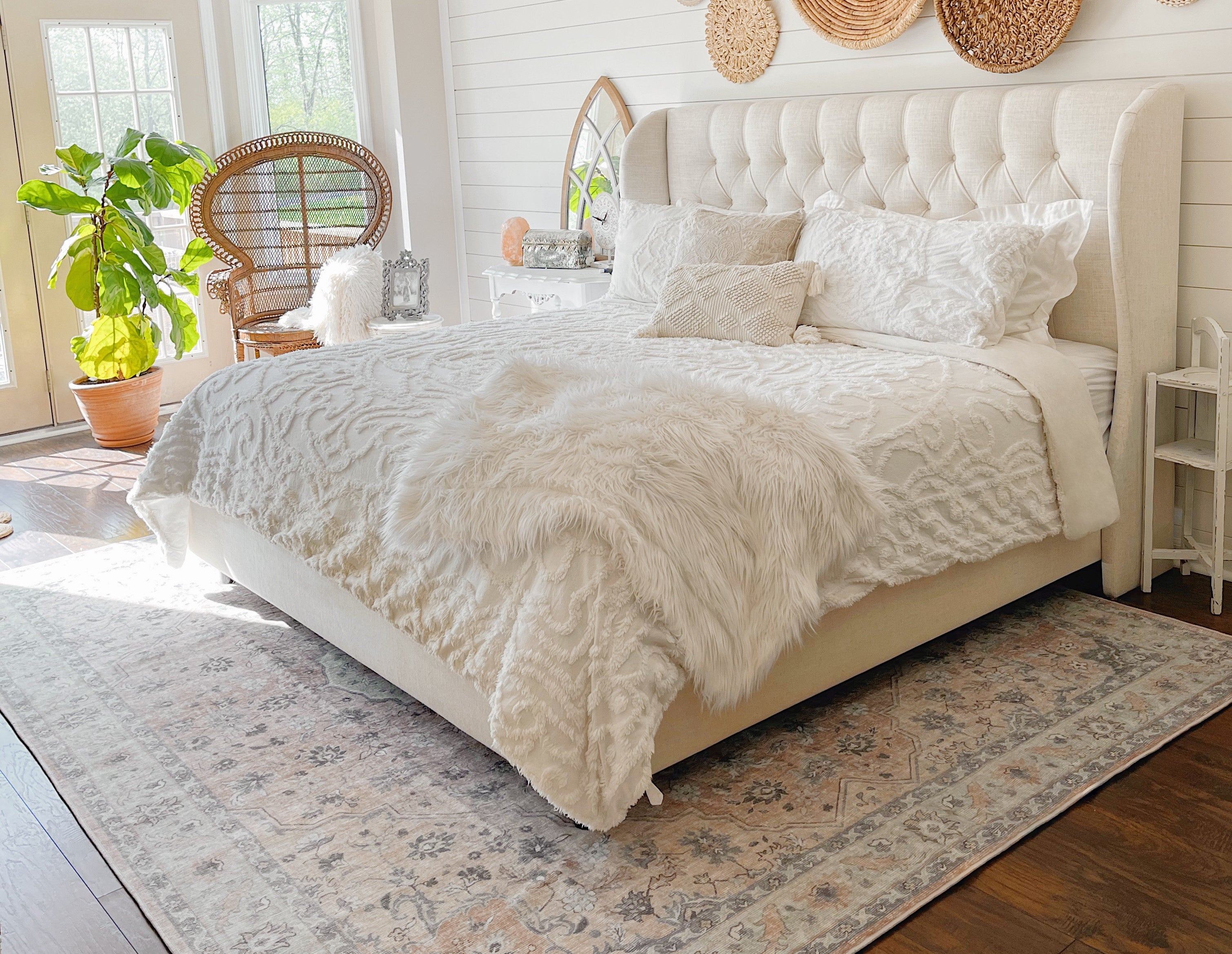What Size Rug Should Go Under a King Bed?